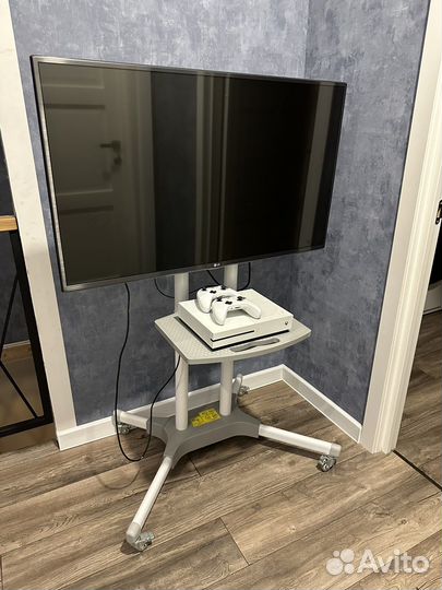 Стойка для телевизора с кранштейном Onkron