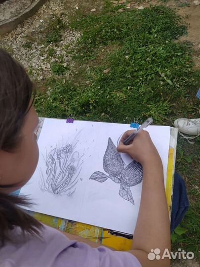 Преподаватель изо