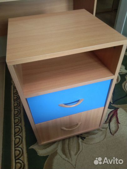 Детский письменный стол (с тумбочкой)