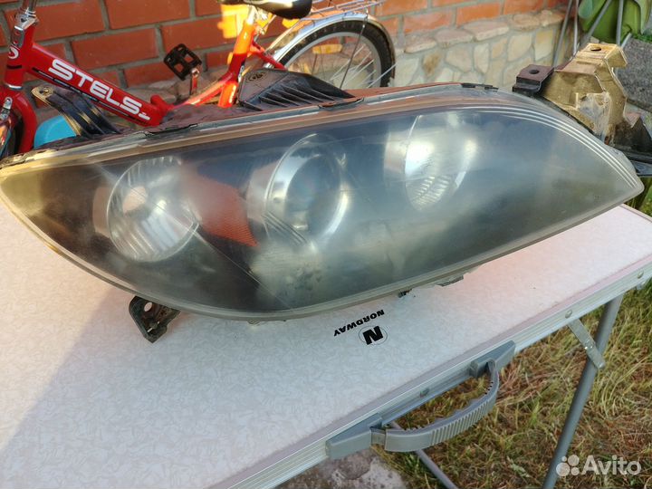 Фара передняя, ксенон (правая) для Мазды 3 bk, рес