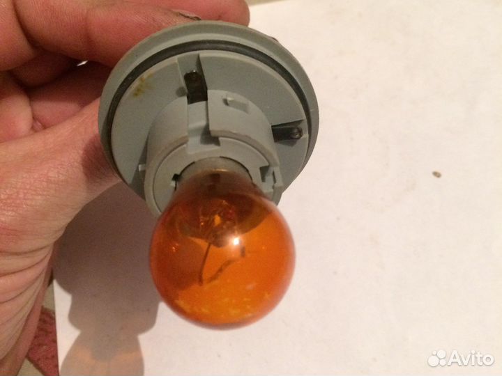 Патрон указателя поворота в фару Skoda Fabia1