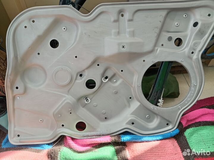 Стеклоподъемник правый передний Skoda Octavia A5