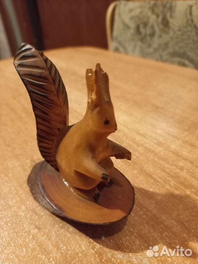 Белочка из дерева