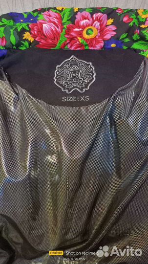 Красивый яркий пуховик