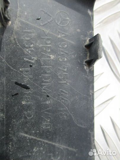 Накладка решетки радиатора Mercedes-Benz A94375144