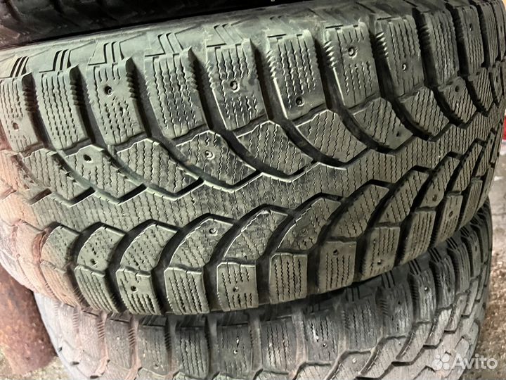 Bridgestone Blizzak Spike-01 235/60 R17 106T