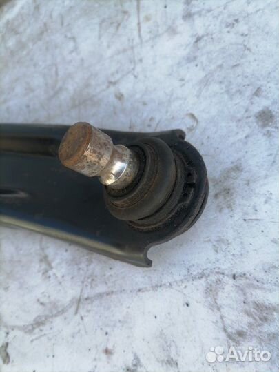 Рычаг подвески поперечный передний правый Nissan