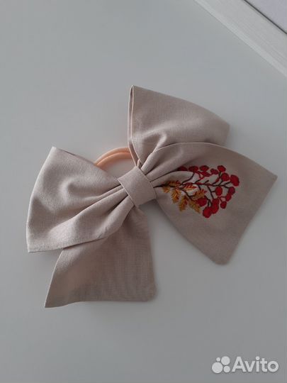 Бантики ручной работы с вышивкой