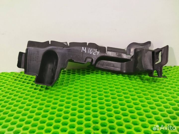 Дефлектор радиатора (воздуховод) левый Land Rover