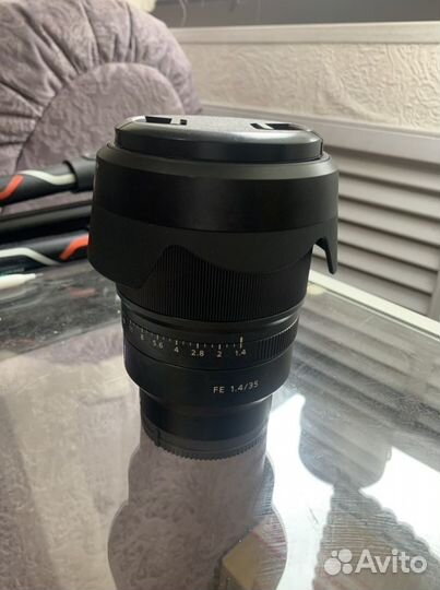 Объектив Sony Carl Zeiss Distagon T* 35 мм f/1.4