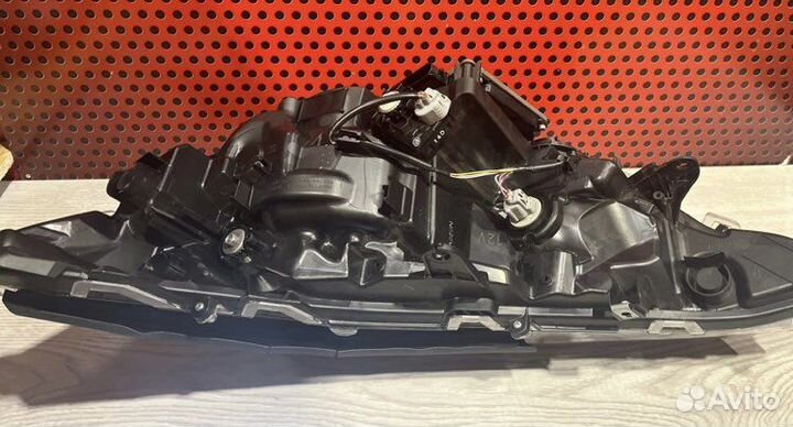 Фара правая Toyota Rav 4 2021 XA50