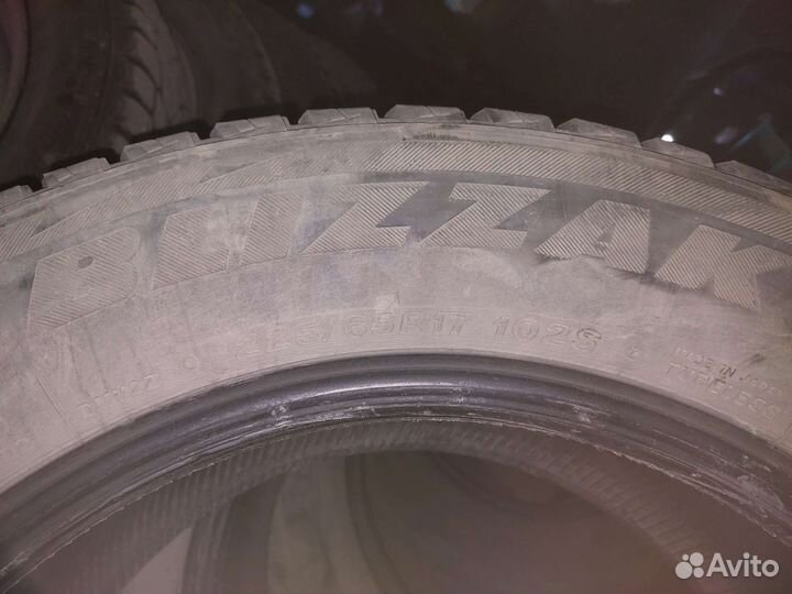 Bridgestone Blizzak DM-V2 225/65 R17