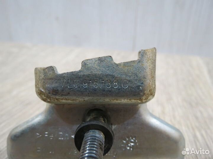 Крепление аккумулятора Porsche Cayenne 957