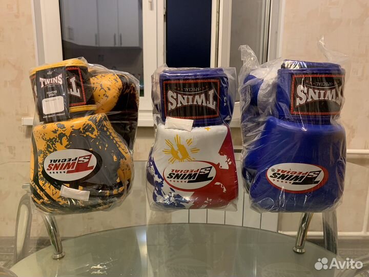 Боксерские перчатки twins special 12Oz