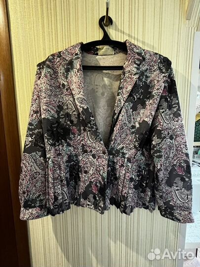 Женская одежда. Костюм, платья, пиджаки