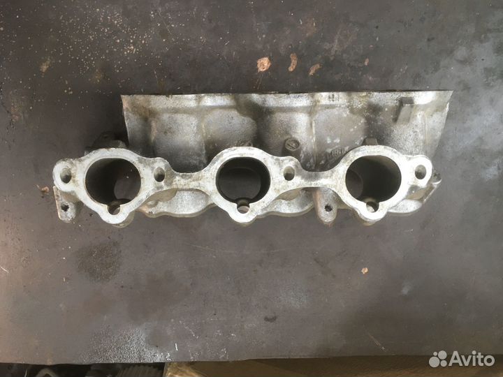 Впускной коллектор Infiniti VQ35DE 14003AM610