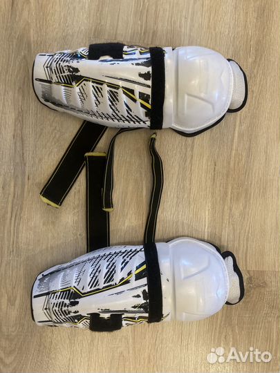 Продам хоккейную форму на возраст 7-10 лет