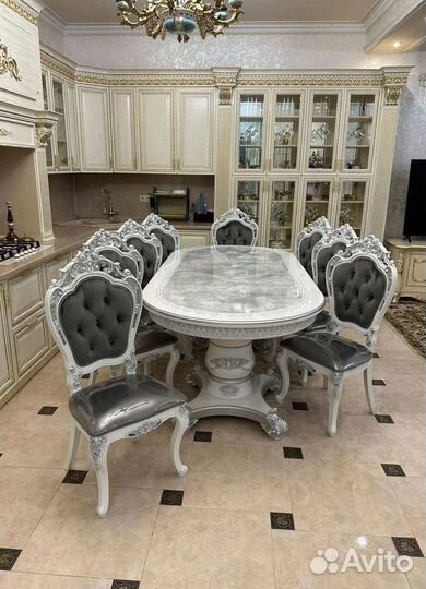 Кухонный стол и стулья комплект