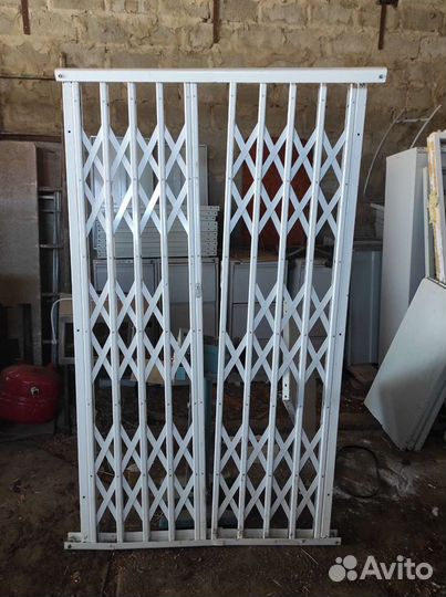 Раздвижные решётки на двери (гармошки)