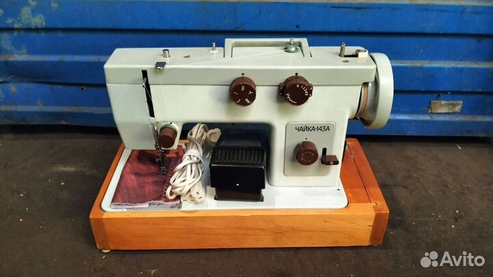 Швейная машинка чайка 143