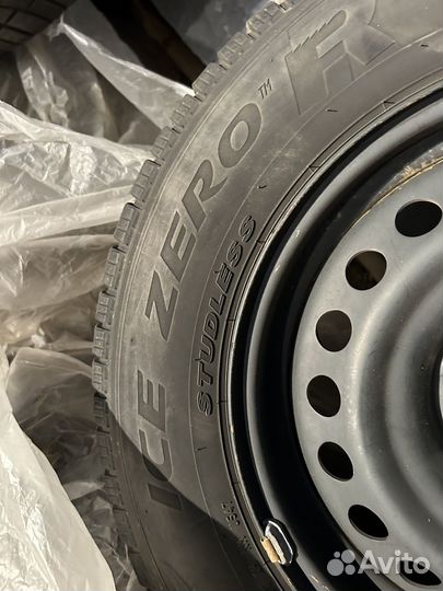 Pirelli Ice Zero 215/65 R16 102T