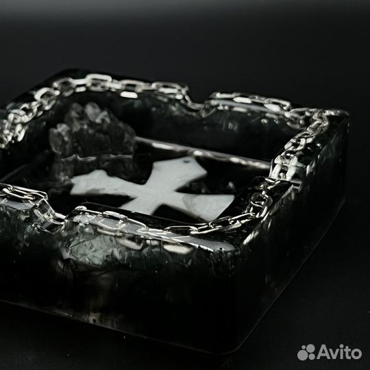 Пепельница с крестом и цепью