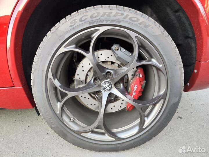 Pirelli Scorpion Winter 255/45 R20 и 285/40 R20 104W