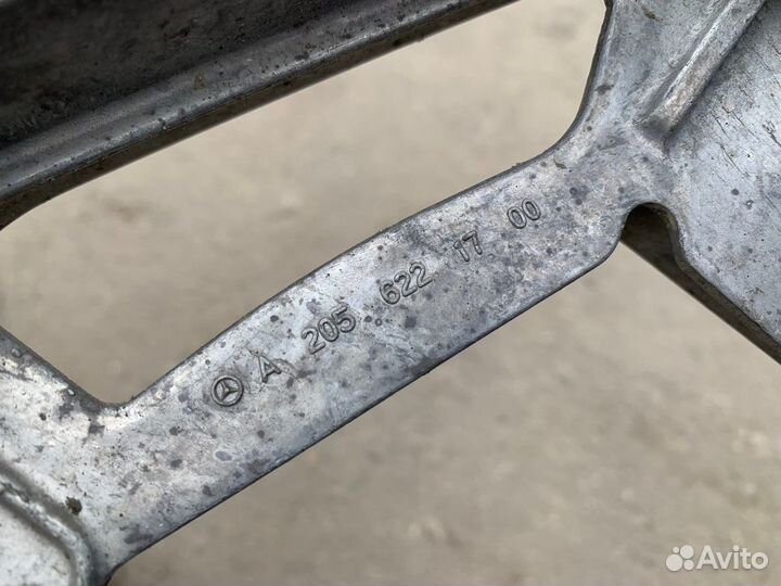Кронштейн передней панели правый W205