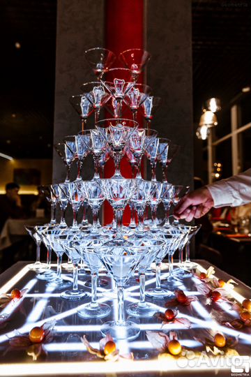 Пирамида Горка Шампанского из Бокалов