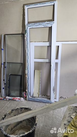 Продаю пластиковое окно для балкона с дверью