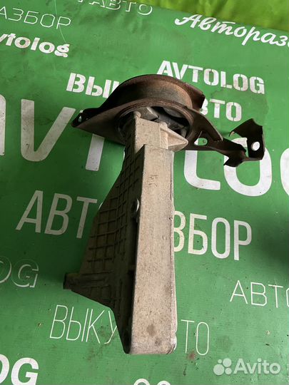 Кронштейн двигателя с подушкой правый ваз Granta