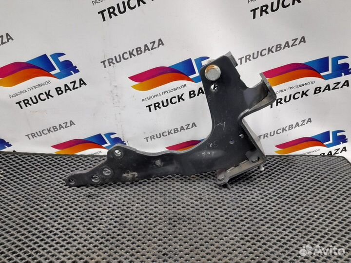 1802166 Кронштейн переднего бампера левый