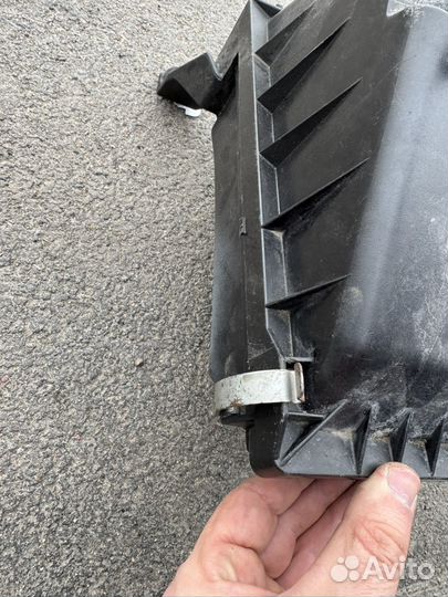 Корпус воздушного фильтра Subaru Forester SG5