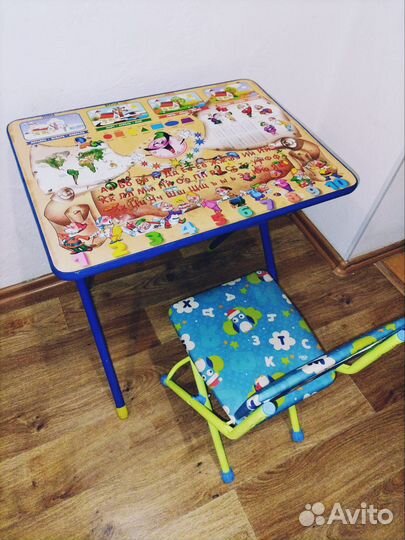 Детский стол и стульчик