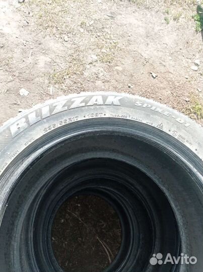 Bridgestone Blizzak Spike-01 235/55 R17 103T