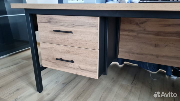 Стол руководителя офисная мебель