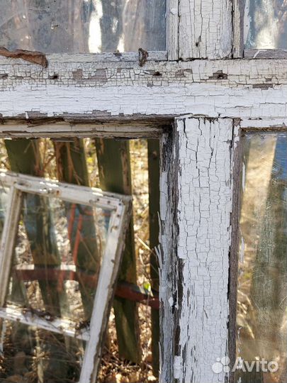 Деревянная оконная рама на веранду старая