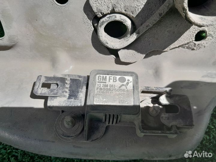 Панель передняя Opel Astra H (датчик удара)