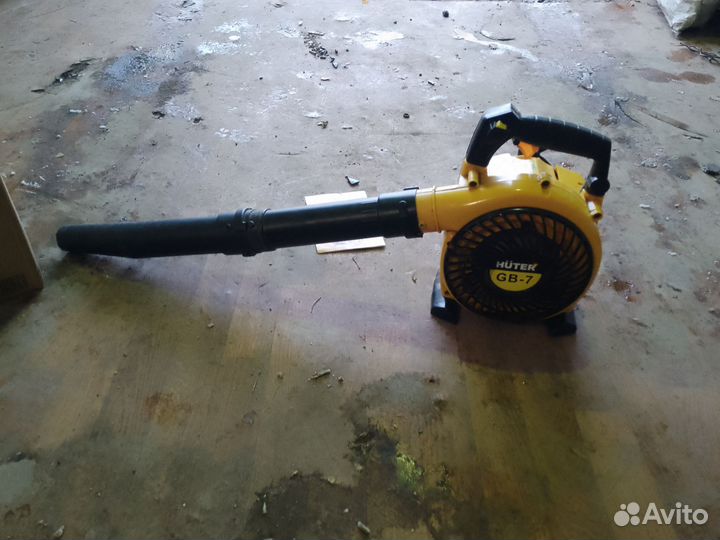 Бензиновая воздуходувка