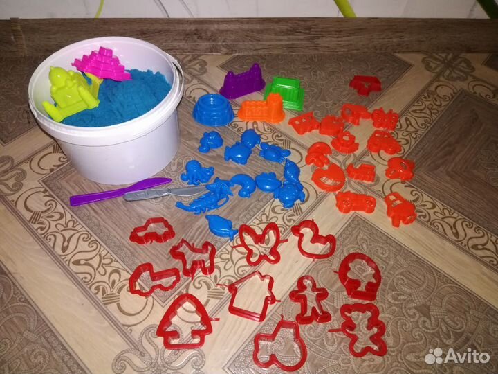 Кинетический песок 2,3 кг + формочки