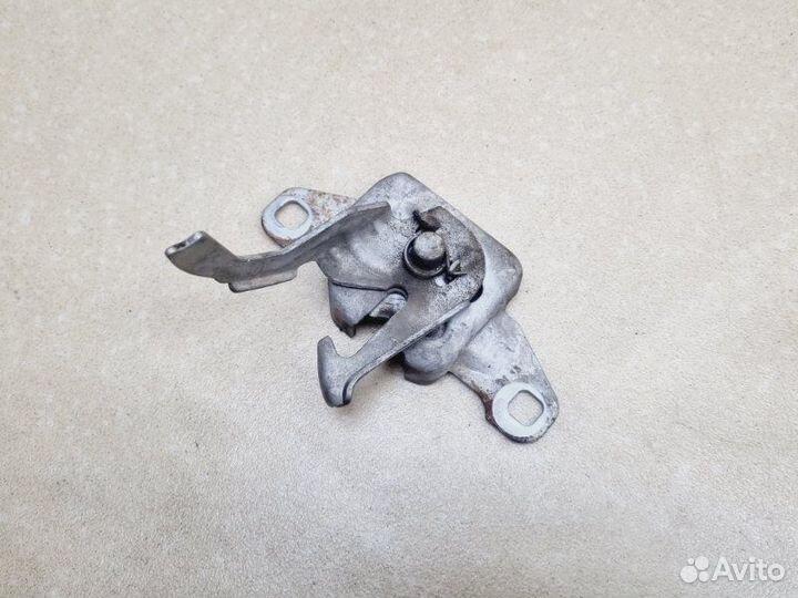 Замок капота Renault Duster 1.6 K4MA606 4WD 2013