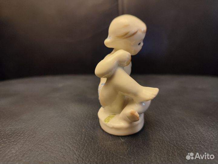 Фарфоровая фигурка, Девочка с мячиком 9 см. лфз