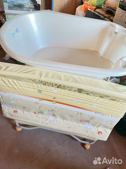 Ванночка для купания и пеленальный столик