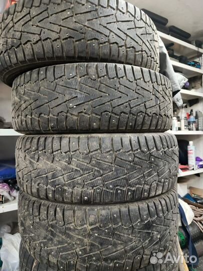 Pirelli Ice Zero 215/65 R17