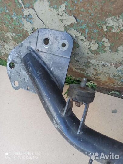 Ауди 80В4 Поперечина под радиатор оригинал