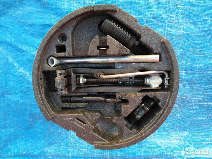 Вставка в запаску Шкода Октавия А5