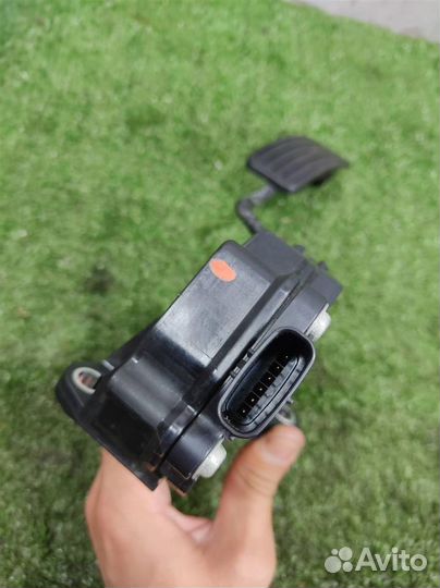 Педаль газа электронная Subaru Tribeca WX 2006