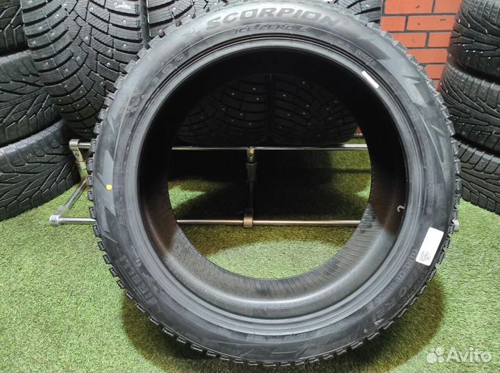 Pirelli Scorpion Ice Zero 2 275/40 R21 и 315/35 R21 107H