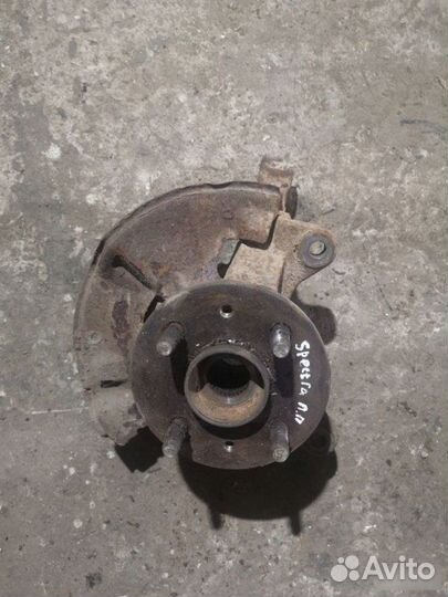 Поворотный кулак передний правый Kia Spectra