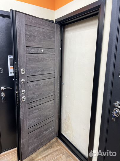 Дверь входная металлическая